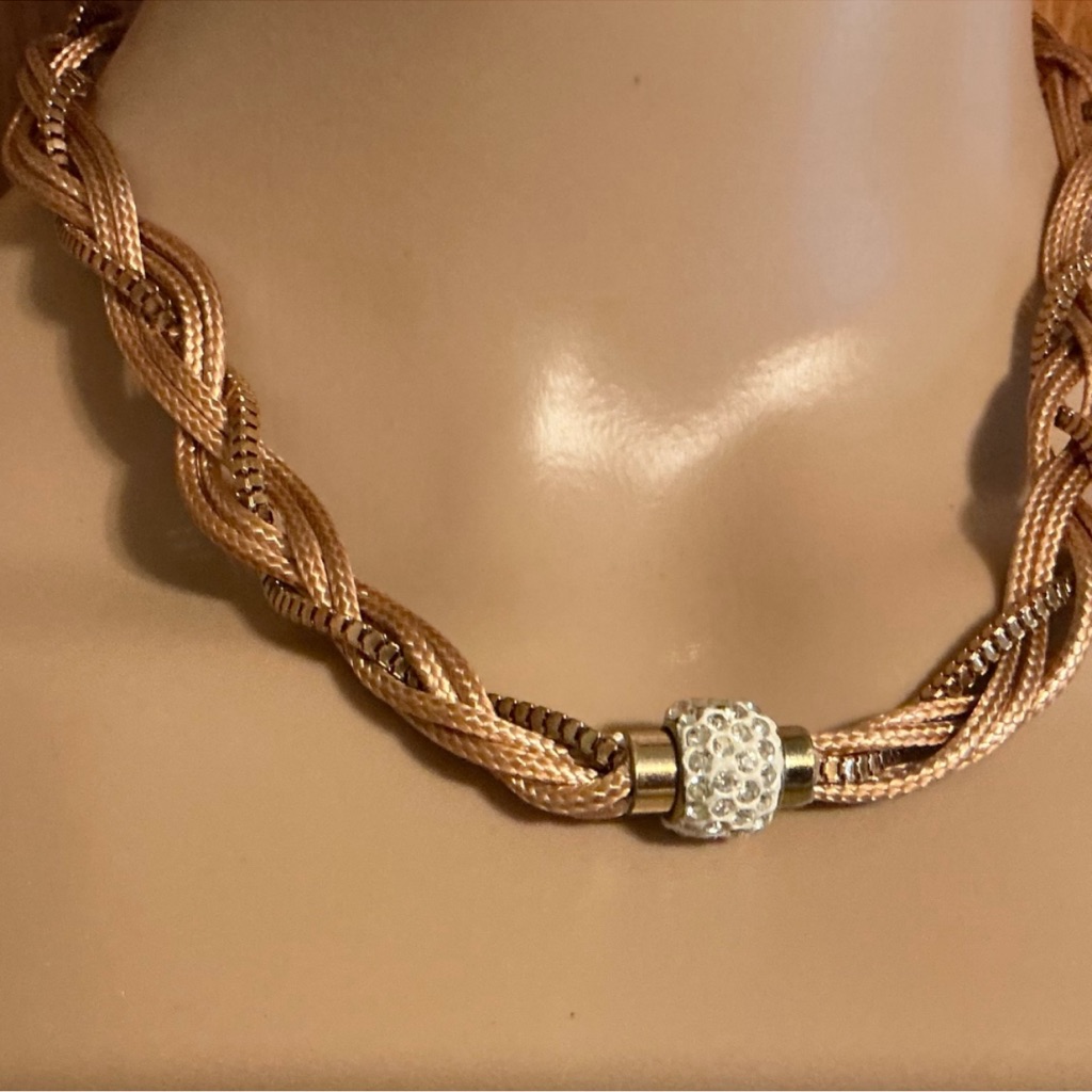 Elegant Rose Gold Twisted Rope Necklace With Rhinestone Clasp Nwt 8$